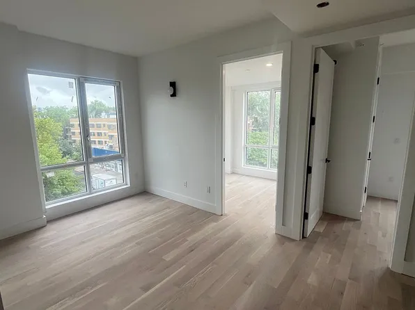 193 Graham Avenue image 1 of 7