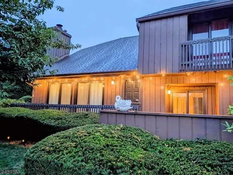 2 bed, 2.5 bath, 1648 sqft, $2,900 — Photo 1