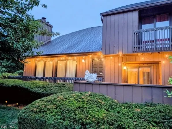 50 Kingsberry Dr, Somerset, NJ 08873