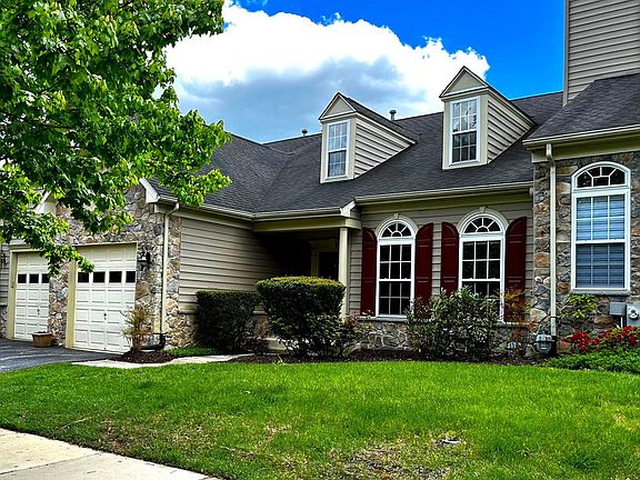 3rd image of 241 Teapot Ct