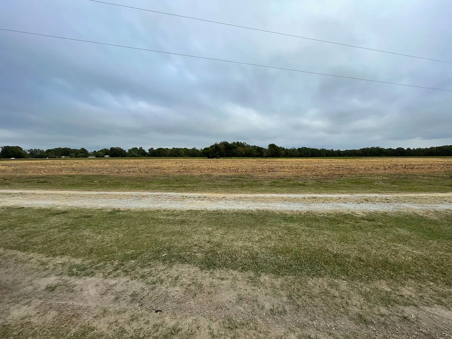 County Quiet Setting- Doublewide- Split Floor Plan with Deck- Grass, Water, Sewer included — Photo 2