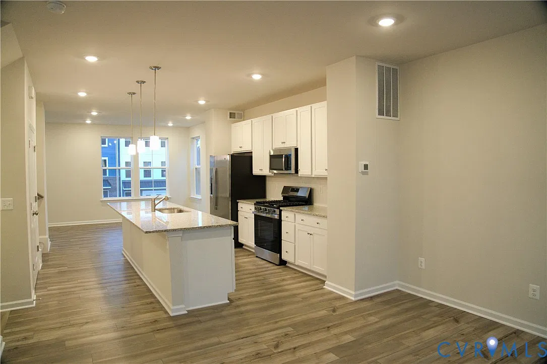 3 bed, 2.5 bath, 2100 sqft, $2,650 — Photo 3