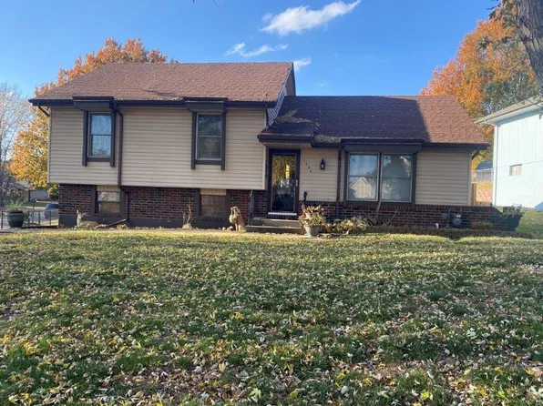 1204 N Osage Village Dr, Independence, MO 64056
