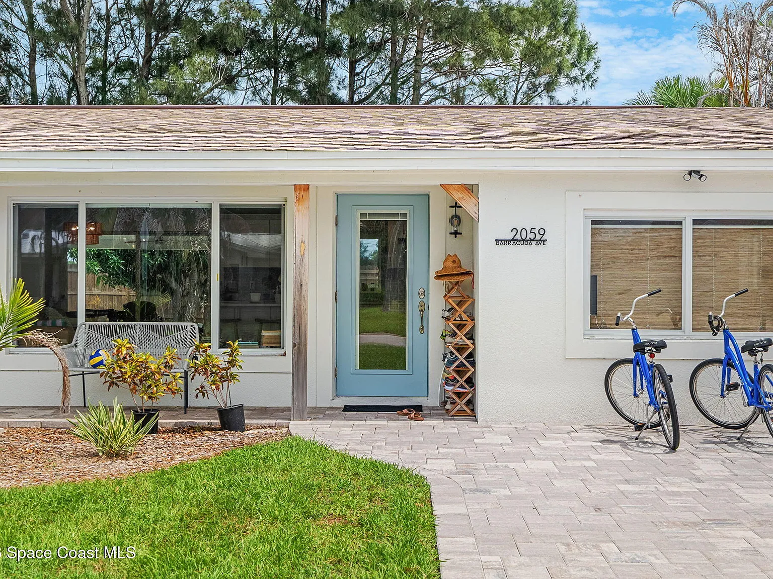 3 bed, 2.0 bath, 1400 sqft, $3,500 — Photo 2