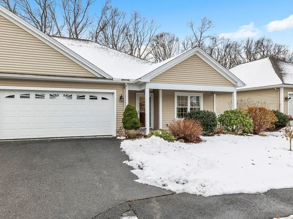 81 Cherry Dr #81, Wilbraham, MA 01095