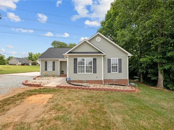 3947 Johns Creek Dr, Gibsonville, NC 27249