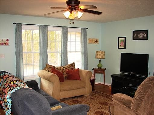 2nd image of 471 Courtland Dr