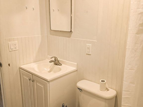 4th image of 907 W A St APT D