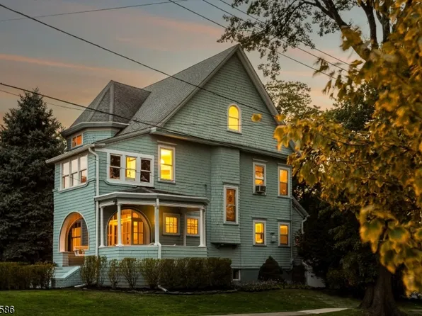 39 Oberlin St, Maplewood Twp., NJ 07040
