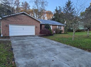 123 Heritage Dr, Oak Ridge, TN 37830