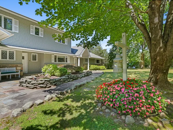 132 Merrimac Drive, Trumbull, CT 06611