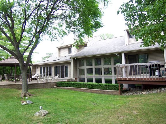 3rd image of 860 Ottawa Dr