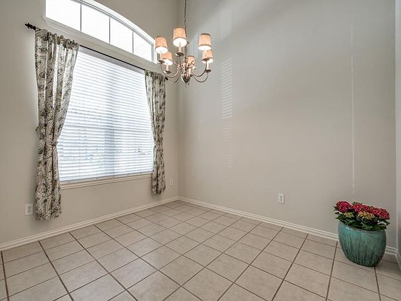 4th image of 10021 Pinecrest Dr