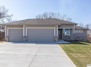 16015 Zac Ln, Bennington, NE 68007