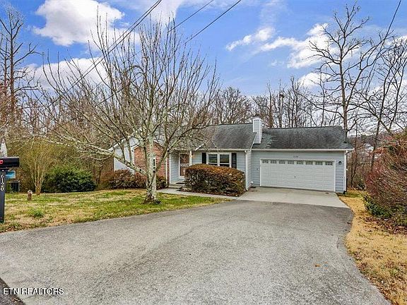 4th image of 6120 Waterbury Ln