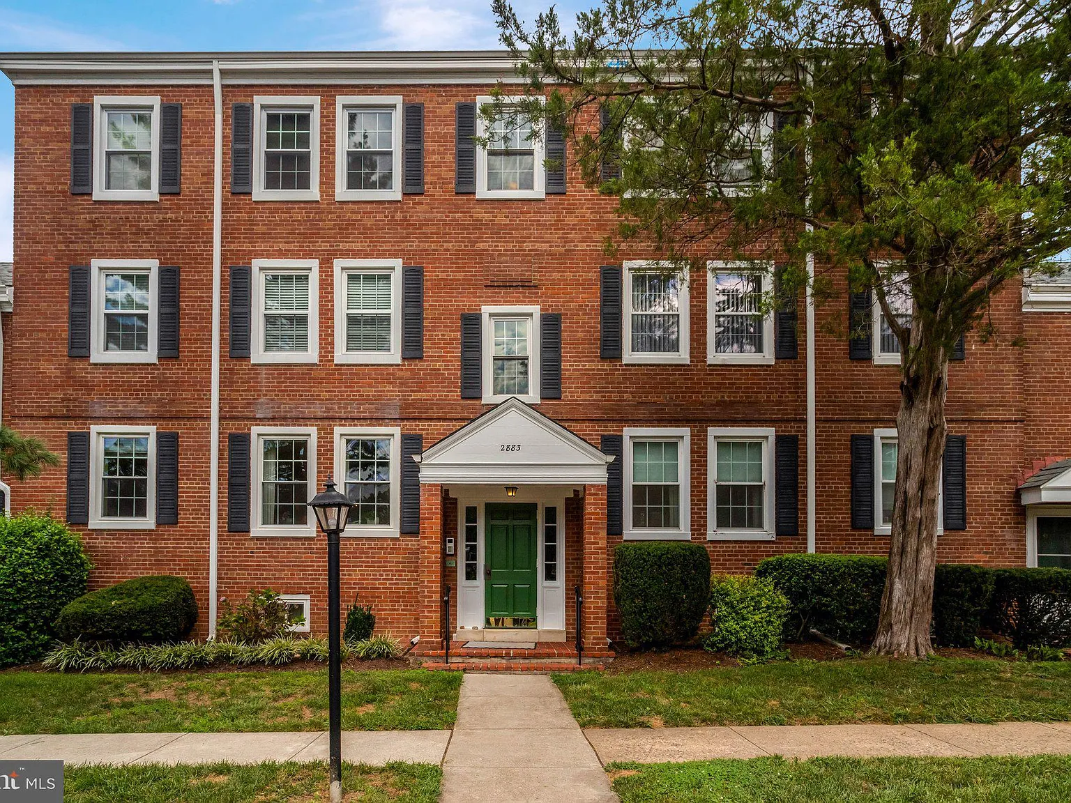 1 bed, 2.0 bath, 1422 sqft, $2,795 — Photo 1