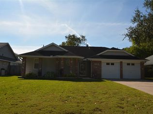 510 Hunters Ln, Dickinson, TX 77539