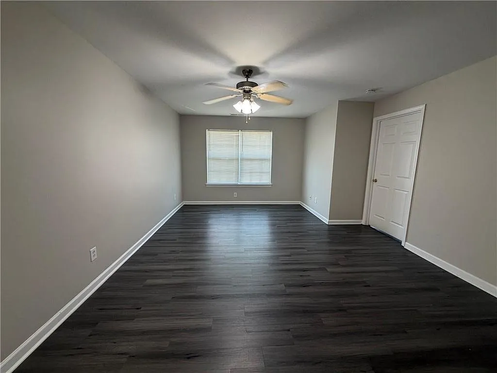 3 bed, 2.0 bath, 1200 sqft, $1,550 — Photo 2