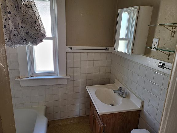 2nd image of 2020 10th Ave #4C