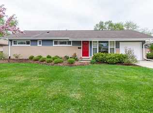 555 Newark Ln, Hoffman Estates, IL 60169