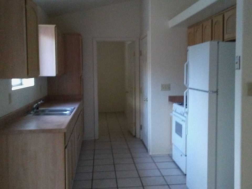 Kitchen, Range, Refrigerator