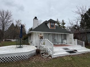 12707 N East Shoreland Dr, Mequon, WI 53092
