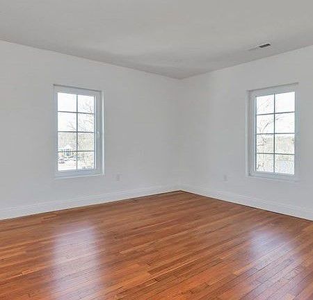 5th image of 3 Burke Ln #1