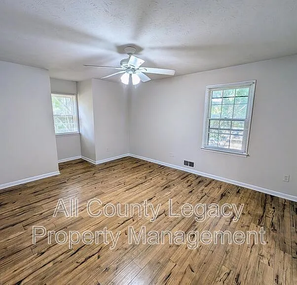 1422 Fairfield Dr SW — Photo 7
