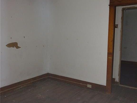 3rd image of 1522-24 Midland Ave
