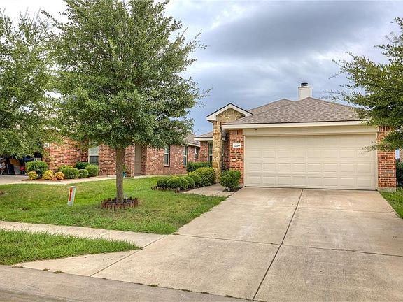 3rd image of 1300 Silver Maple Ln