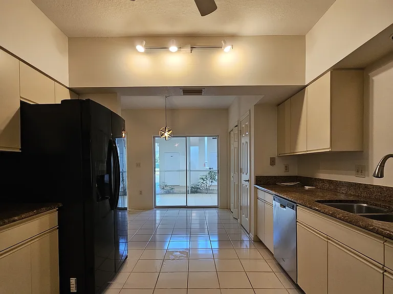 6025 Chardonnay Ln #1-102 — Photo 9