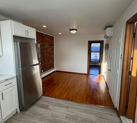 3rd image of 428 10th St APT 3