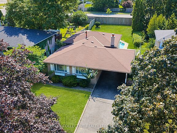 3rd image of 983 Parthia Cres