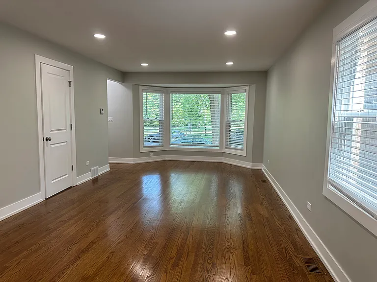 5144 N Avers Ave #2 — Photo 2