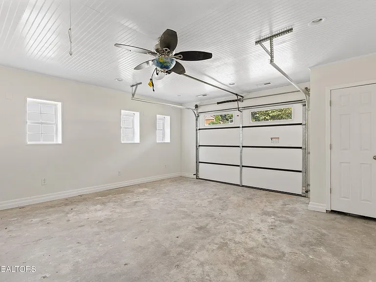 3037 Marvin Cir — Photo 23