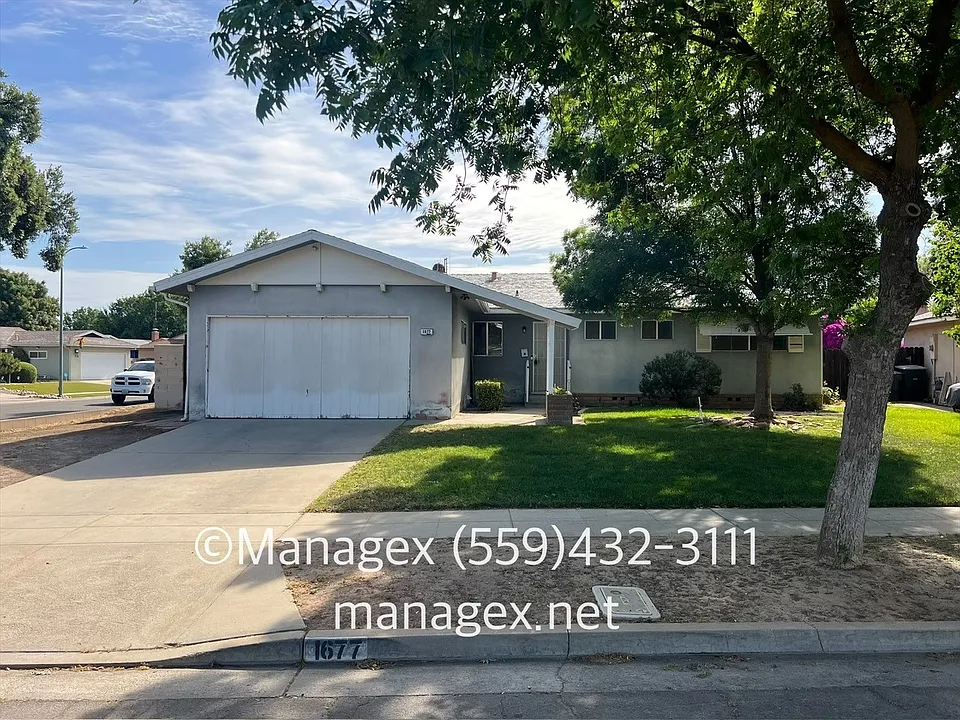 1677 E Palo Alto Ave