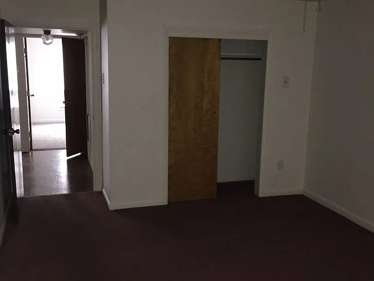 707 Saint Clair Ave — Photo 4
