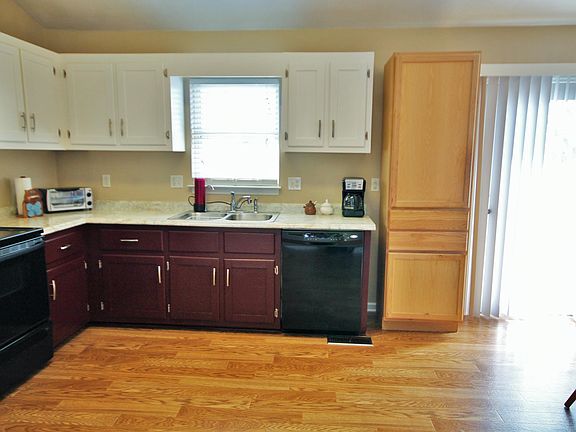 4th image of 6036 Village Ln