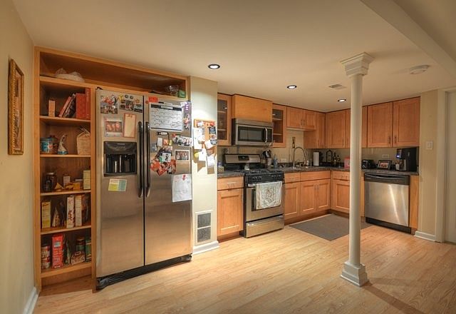 1st image of 556 W Belden Ave #G