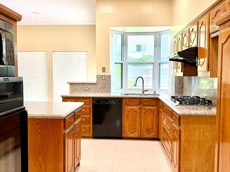 1410 Indian Lake Trl — Photo 7