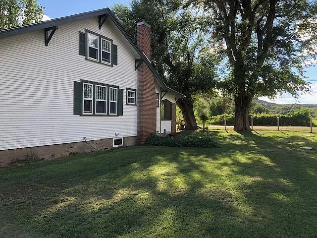 116 Brewster Ln — Photo 3