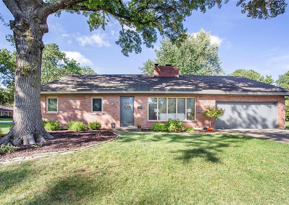 Sprawling 3 bed, 3 bath ranch in wonderful Round Hill!