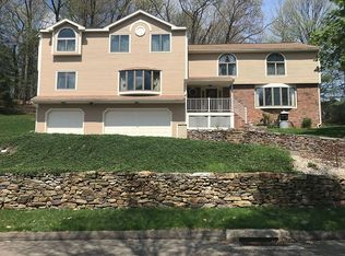 1 Serra Dr, Unionville, CT 06085