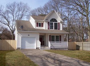 10 Hounslow Rd, Shirley, NY 11967