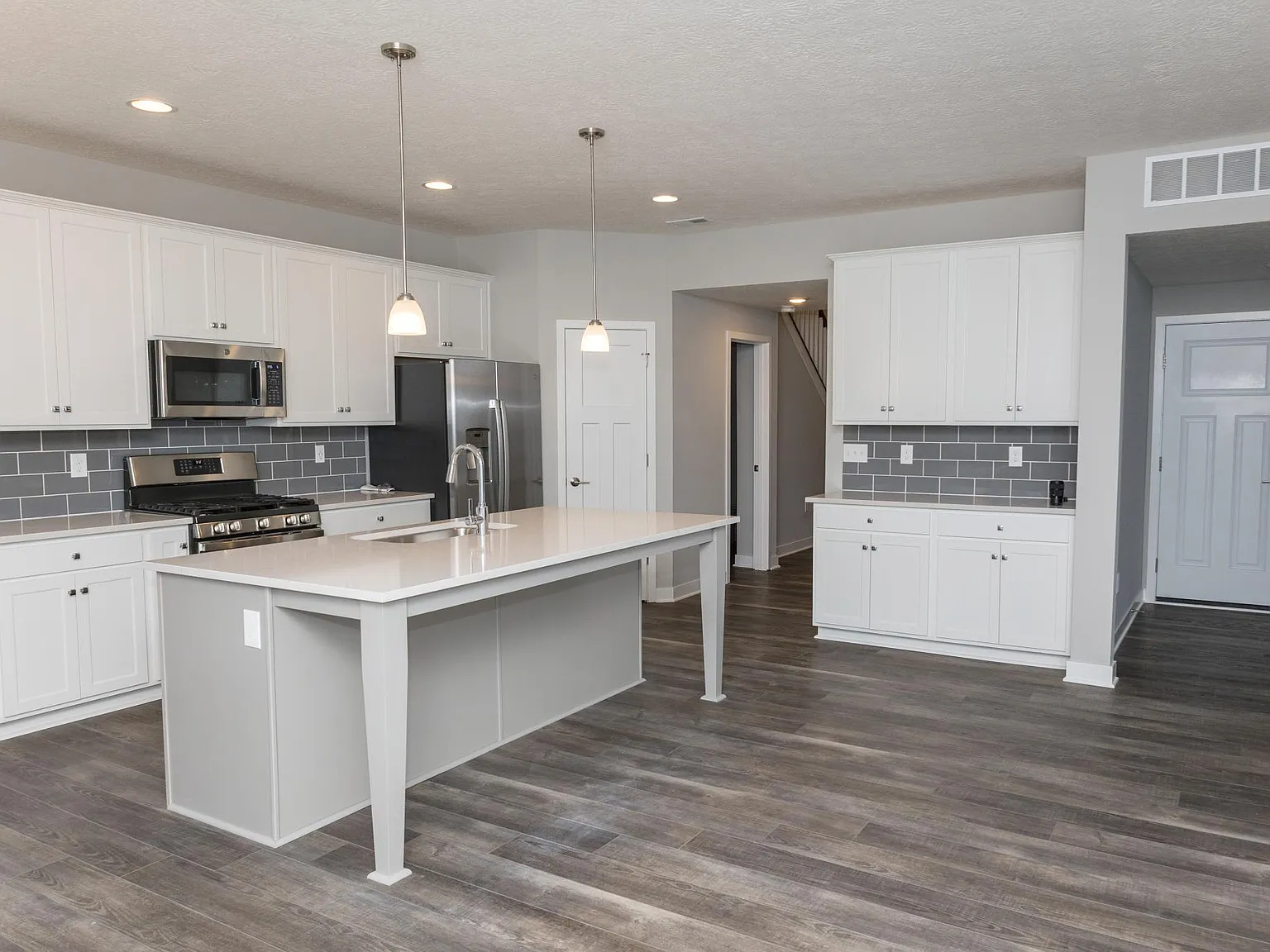 3825 Legacy Rd — Photo 3