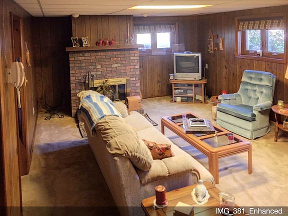2nd image of 802 Meadowlawn Dr
