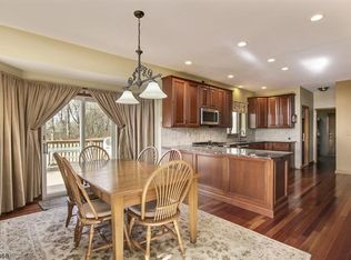 7 Tahoe Ct, Clinton, NJ 08809