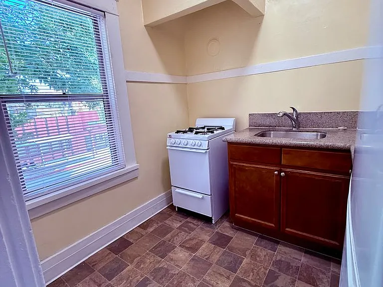 406 Linden Ave — Photo 4