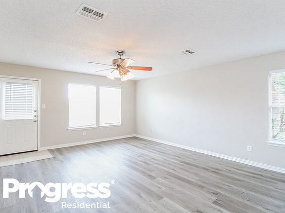 5th image of 1013 Dusty Palomino Dr