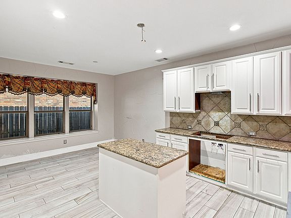 5th image of 7075 Nantucket Way